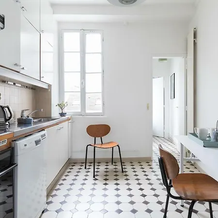 Apartment Place Saint-sulpice Paris