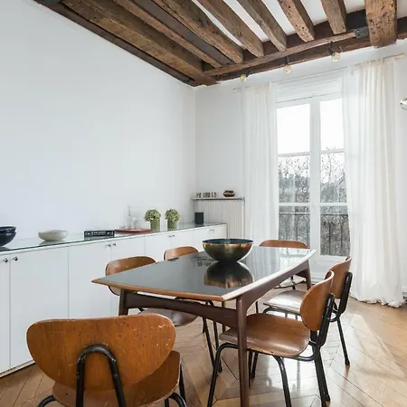 Apartment Place Saint-sulpice Paris